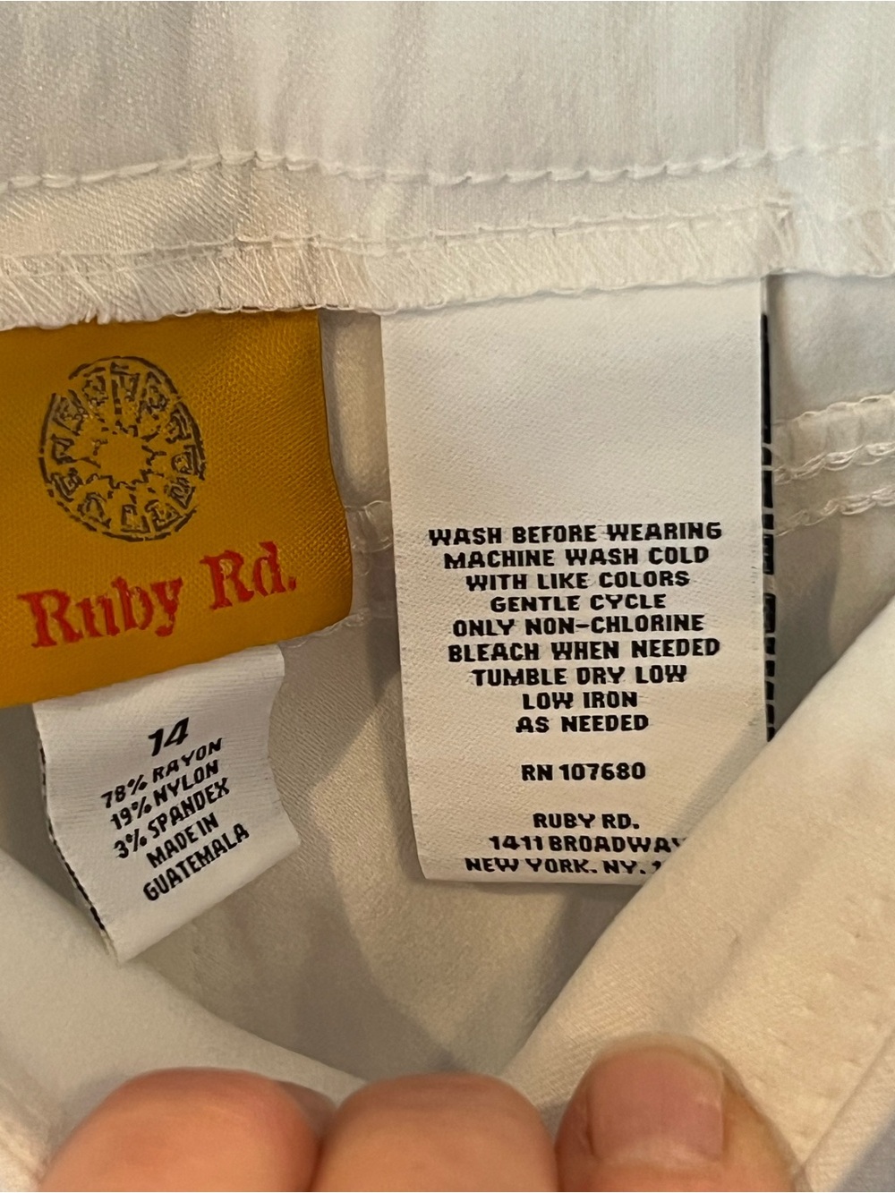 Ruby Rd. White Pull-On Cropped Capris - Picture 4 of 4